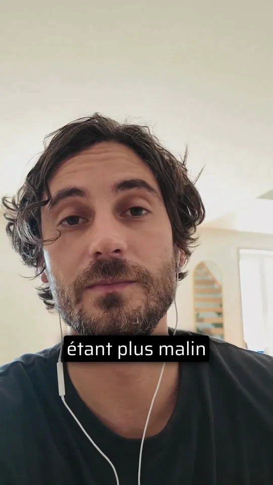 Kevin enregistre avec ses écouteurs
